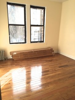 Apartment offered in Flushing New York United States for $900 p/m