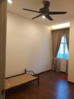 Room offered in Kota Kemuning Selangor Malaysia for RM500 p/m
