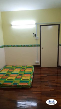 Room in Kuala Lumpur Ttdi for RM630 per month