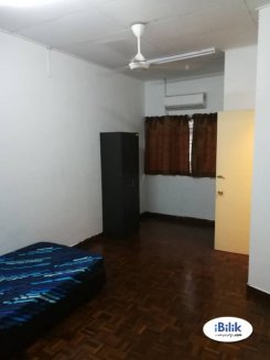 Room in Selangor Seksyen 17, petaling jaya for RM550 per month