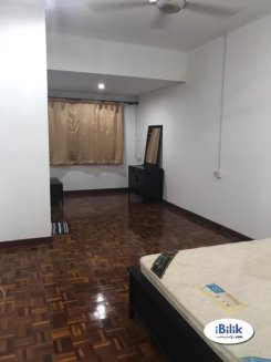 Room offered in Bukit Jalil Kuala Lumpur Malaysia for RM560 p/m