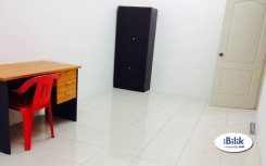 Room in Selangor Petaling Jaya for RM570 per month