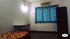 Room offered in Bandar kinrara Selangor Malaysia for RM400 p/m