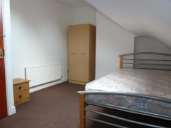 Room in Sheffield S11 8ne for £75 per month