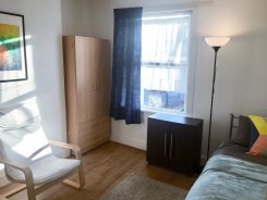 Room offered in East Ham London United Kingdom for £500 p/m