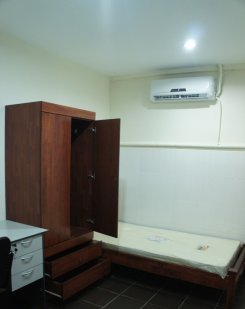 Room offered in Seri kembangan Selangor Malaysia for RM500 p/m