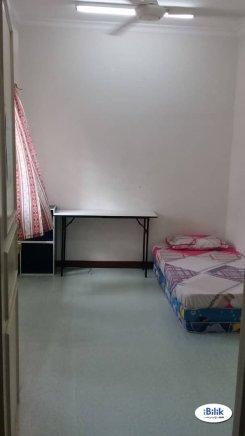 Room offered in Subang jaya Selangor Malaysia for RM500 p/m