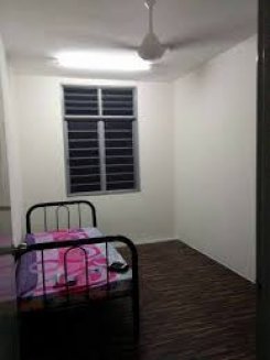 Room offered in Seksyen 14, petaling jaya Selangor Malaysia for RM500 p/m