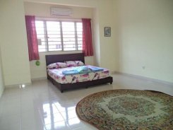 Room offered in Kota Kemuning Selangor Malaysia for RM450 p/m