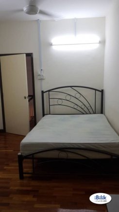 Room offered in Seri kembangan Selangor Malaysia for RM500 p/m