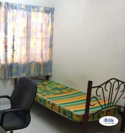 Room offered in Seksyen 19, petaling jaya Selangor Malaysia for RM550 p/m