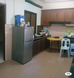 Room in Kuala Lumpur Ttdi for RM500 per month