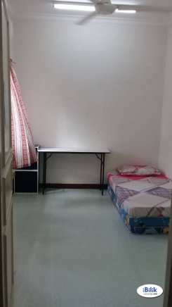Room offered in Putra heights, subang jaya Selangor Malaysia for RM500 p/m
