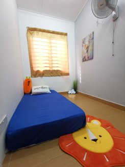 Room offered in Kota damansara Selangor Malaysia for RM500 p/m