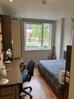 Room in Surrey Kingston for £260 per week